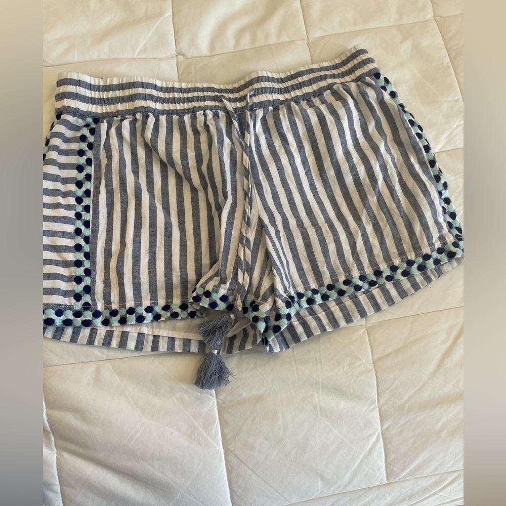 Vineyard vines women’s shorts. Size medium